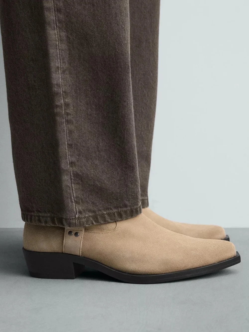 Zara Men’s Tan Suede Oxford with Pointed Toe